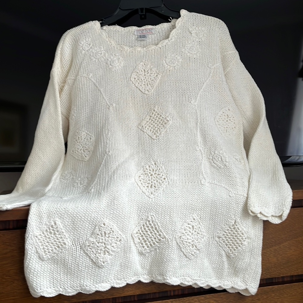 Beautiful, almost new woman sweater by Lindsey Blake.